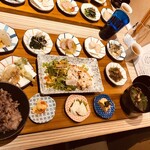 あかざ - 塩麹の鶏肉。やわらか。