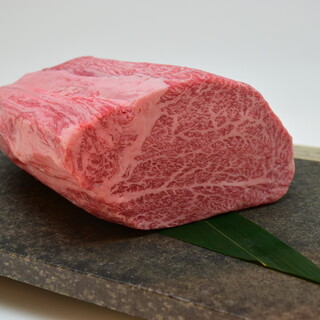 We offer "heifers" which are rare and valuable among Kyushu Kuroge Wagyu beef.