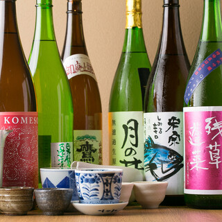 厳選された日本酒を豊富にご用意◆酒器にもこだわっております