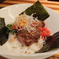 リコロ 大丸東京店 - 牛ロースのステーキどんぶり