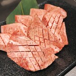 焼肉bue - 黒毛和牛極厚切りタンステーキ