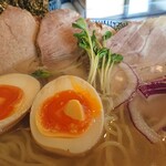 麺屋 幸 - チャーシュー塩そば＋煮卵