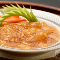 フカヒレの白湯煮込み