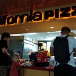 California Pizza Kitchen - 窓口でも受付出来ます