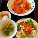 北京本店 - ランチセットⒶ北京飯+バンバンジー+スープ+辛もやし744円