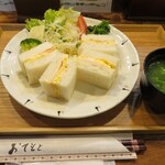 お食事&喫茶 茶々 - 味噌汁はサービス