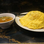 ニュー上海 - 天津カレー焼き飯とスープ