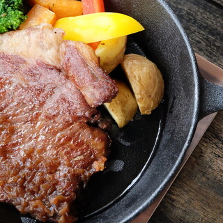Enjoy the carefully selected meat! Enjoy the flavor of the meat that fills your mouth☆