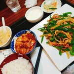 中華料理 菜香菜 - ランチ　青椒肉絲定食　全景