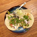 北出食堂 - 〆鯖とパクチーシュリンプ