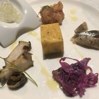 オステリア・オリエーラ - アナゴの稚魚　のれそれ、甘海老、イワシ、アジ、アワビ、蟹とゆり根のオムレツ
                    