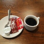 さつま ぼっけもん - お昼の日替わり定食ご飯大盛り（ホットコーヒー、チョコ菓子）