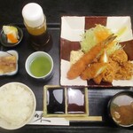 Fujio Tei - ミックスフライ膳（海老・イカフライ、唐揚げ）1,530円（税込）。 ご飯とキャベツは、1杯お替りできます。　　　　　2020.02.16