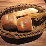 ボルベール - お通し(パン食べ放題) 430円(税別)