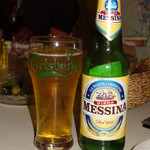 セコンド - ビールです。香りが日本のビールとは違いますね。