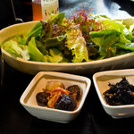 南天 - 葉野菜サラダと小鉢二種類