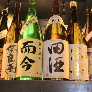 以日本酒为主的烧酒、威士忌、葡萄酒等...国产酒种类丰富◎