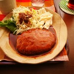 喫茶 れざみ - 大きいハンバーグです。