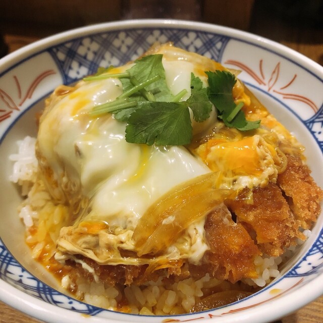 とりかつ丼の黒兵衛 旦過 かつ丼 かつ重 食べログ