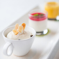 定番の中華スイーツや創作スイーツを約9種、御用意しております