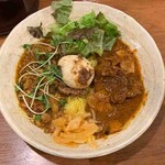 SPICY CURRY 魯珈 - 2種(鯖キーマ、パキスタン風骨付きビーフとエリンギのカレー)＋るうろう煮玉子