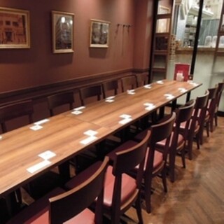 テーブル14名様×1
      人数に合わせて最適なお席へとご案内致します。