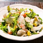 Caesar salad with red shrimp and smoked salmon