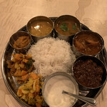 アディカリー - 