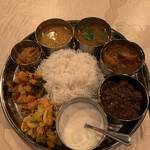 アディカリー - 