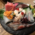 天びん棒 - お造り６種盛り合わせ（イカ雲丹のせ・トロ・生ホタルイカ・伝助穴子・サバ・鯛）