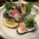 天びん棒 - 坂越貝付き生ガキ（120円×2）