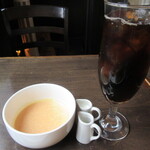 三日月 - にんじんのスープとアイスコーヒー