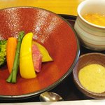 生簀割烹 漁火 - こだわり御膳ランチ：［壱の膳］蒸し野菜と茶碗蒸し