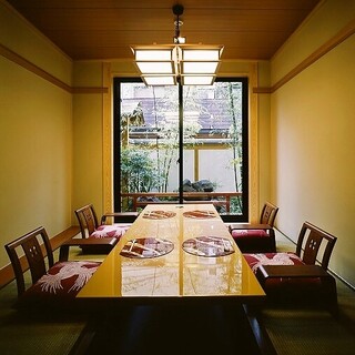 2～4名様個室（お座敷・掘りごたつ）
                                          