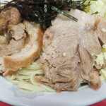 ラーメン二郎 - 豚