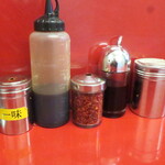 ラーメン二郎 - 卓上調味料