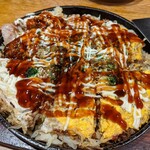 宮島 王子店 - 自分好みでソースとマヨを掛けます