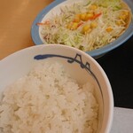 松屋 - ご飯とサラダ