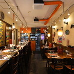 トゥッカーノグリル - 入口からみた店内