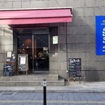 ラ・セッテ カルテッロ - 店舗外観
      広島市中区の「鯉城会館」に併設のイタリアンでラ・セッテさんの3店舗目。
      フォーマルな本店とは異なり、カジュアル仕様という位置付け。