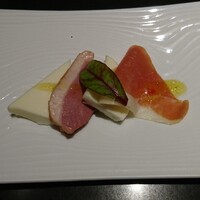 仙台牛焼肉 花牛 - 生ハムと蔵王モッツァレラチーズ