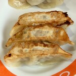 長崎ちゃんめん - 餃子（1皿６個を半分に分けたところ）