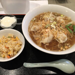 霞舫飯店 - 