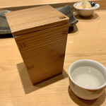 Sushi Kappou Gyomon - 木箱の徳利