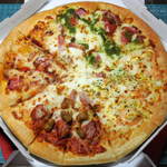 ピザハット - ...楽天デリバリー「【Lサイズ半額】グルメマニア4（2106円）」、半年に一回くらい食べたくなる脂ギッシュなピザ。。