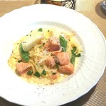 La Brianza - この日はジェノベーゼかなと思いましたが、おいしいよとのおすすめいただいてサーモンクリームソースパスタに変更。結果おいしくて大正解！具沢山で重くなくクリーミー。チーズの香りもいい感じでした。