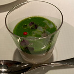 ル　ピニョン - 山ウドのムース 菜花の冷製スープとダルマイカのマリネ