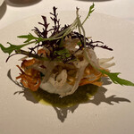 ル　ピニョン - 白魚のフリット　新玉葱、スナップエンドウ豆　蕗の薹のソース