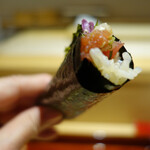 銀座 しのはら - 鮪とべったら漬けの手巻き寿司