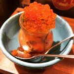 Ruibe with spilled salmon roe, salmon and salted kelp